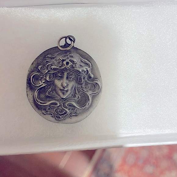 Art Nouveau Pewter Pendant ♥️ - Picture 3 of 3